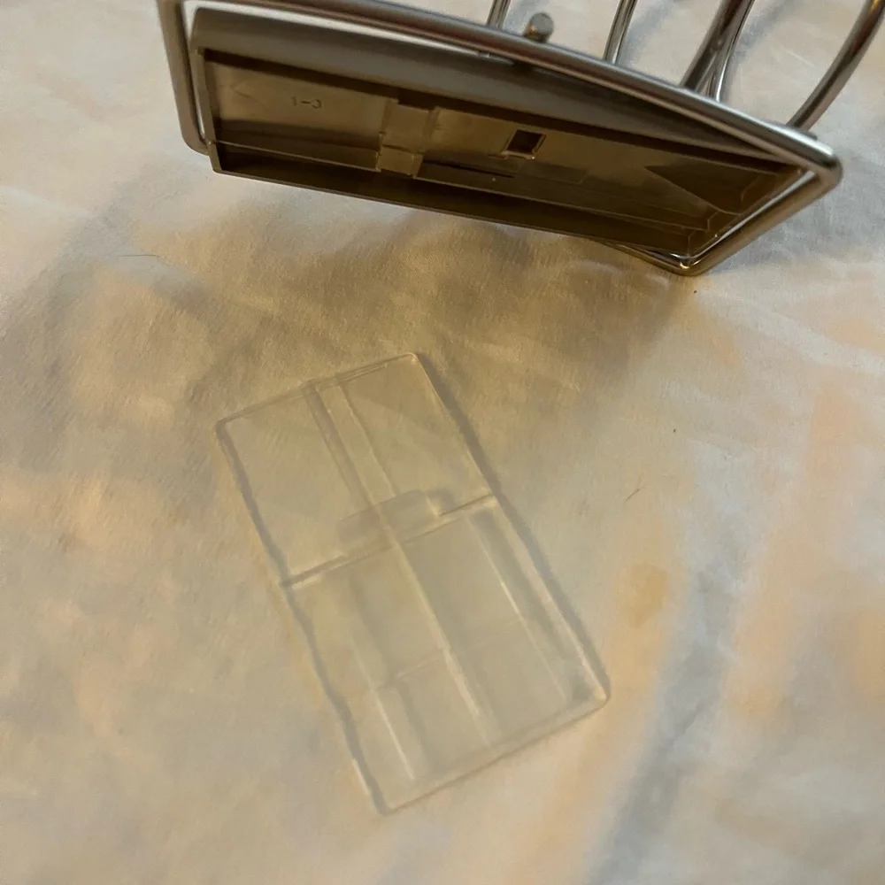 Blow Dry Holder- Use with Command Strips